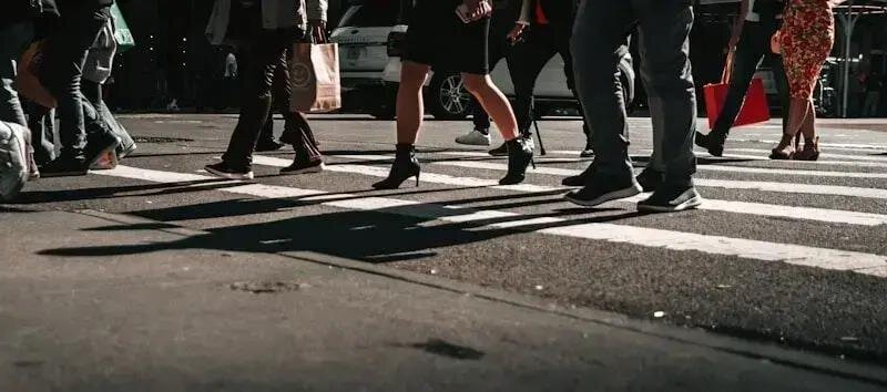 Caminhada com pés rachados: cuidados antes e depois